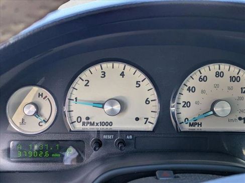 Used 2005 Ford Thunderbird image 11