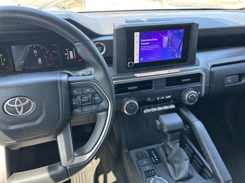 Certified 2025 Toyota 4Runner SR5 AWD/4WD image 18