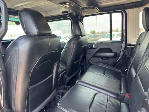 Used 2023 Jeep Wrangler Unlimited Sahara w/ Cold Weather Group AWD/4WD image 4