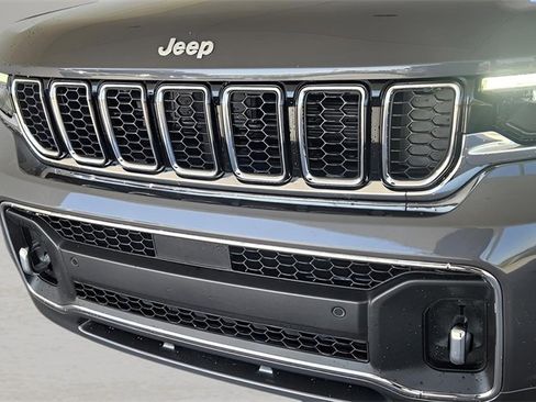 Used 2024 Jeep Grand Cherokee L Overland w/ Luxury Tech Group IV image 2