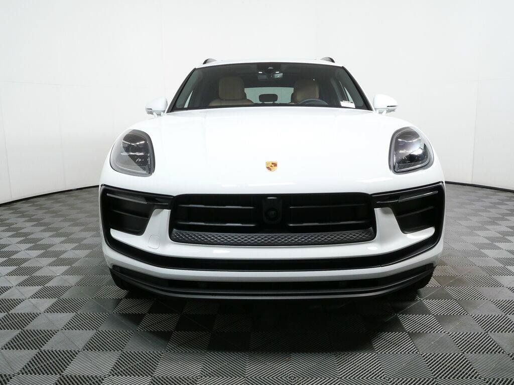 Certified 2026 Porsche Macan AWD/4WD image 35