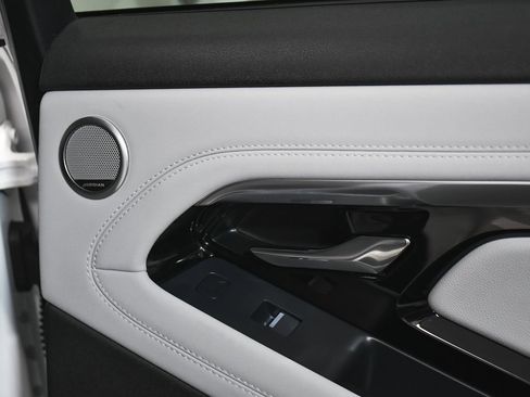 Used 2022 Land Rover Range Rover Evoque SE image 17