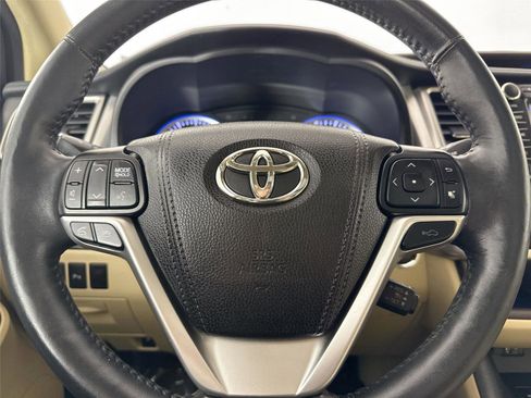 Used 2016 Toyota Highlander Limited image 16