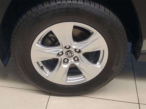 Used 2020 Toyota RAV4 XLE image 4