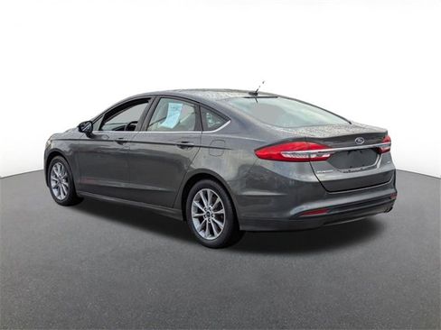Certified 2017 Ford Fusion SE image 4