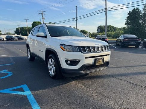 Used 2018 Jeep Compass Latitude w/ Cold Weather Group AWD/4WD image 4