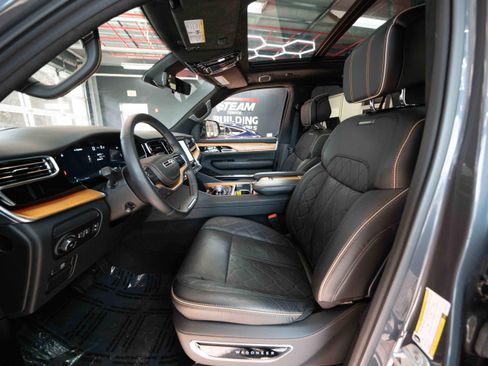 Used 2024 Jeep Grand Wagoneer Series III w/ Rear Seat Video Group 1 image 9