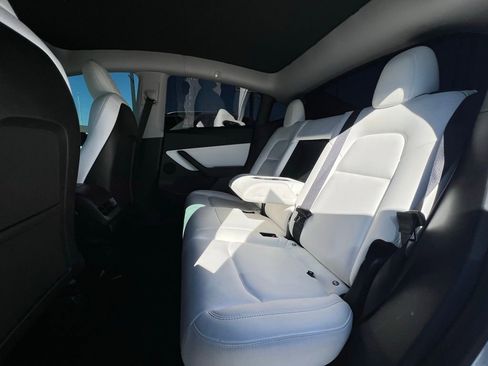 Used 2020 Tesla Model Y Long Range image 21