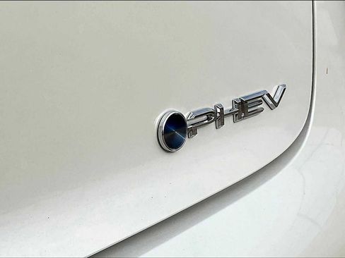 New 2026 Toyota Prius Plug-In Hybrid FWD image 10