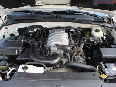 Used 2004 Toyota 4Runner SR5 AWD/4WD image 37