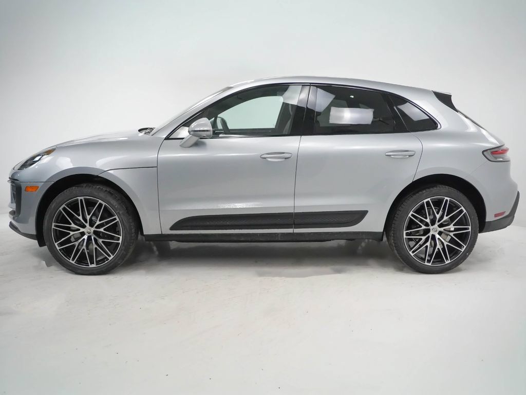 Certified 2026 Porsche Macan AWD/4WD image 2
