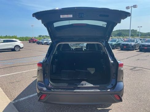 Used 2022 Toyota Highlander XLE image 6