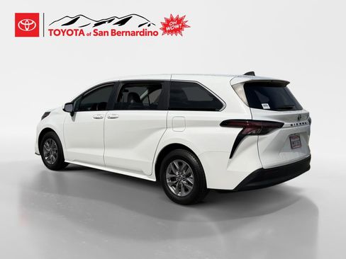 Certified 2023 Toyota Sienna LE FWD image 3