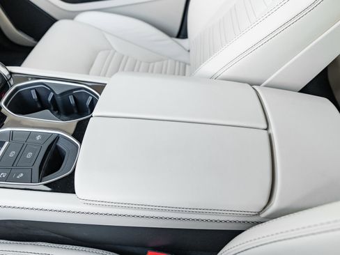 Used 2025 Lamborghini Urus SE image 30