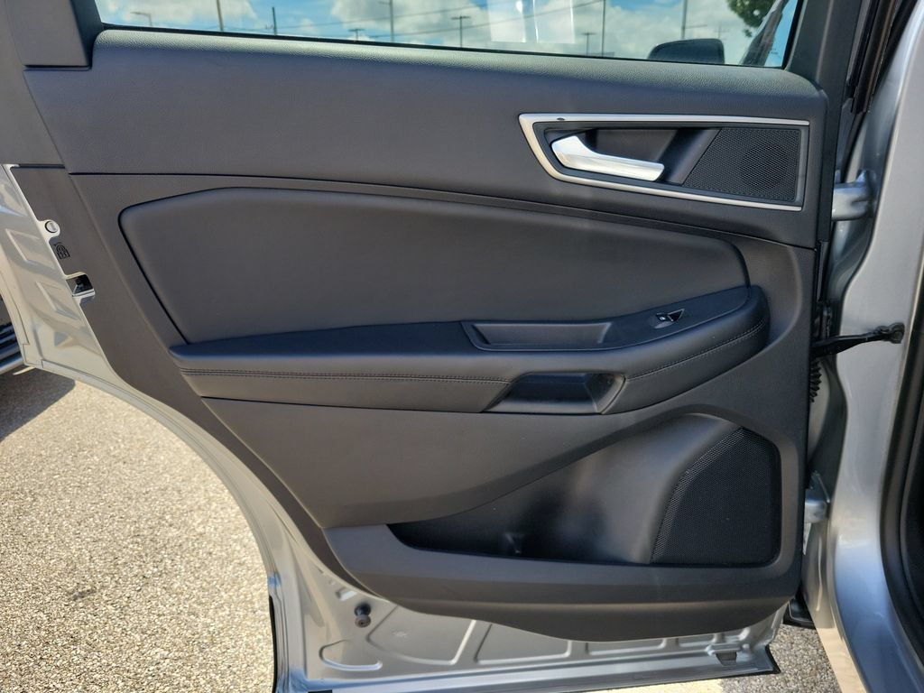 Used 2024 Ford Edge SEL AWD/4WD image 13