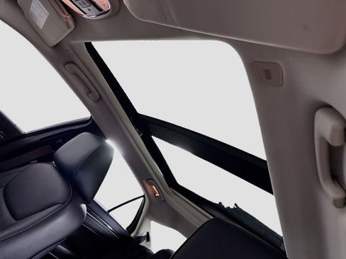 Used 2023 Chrysler 300 Touring L w/ Popular Equipment Group image 27