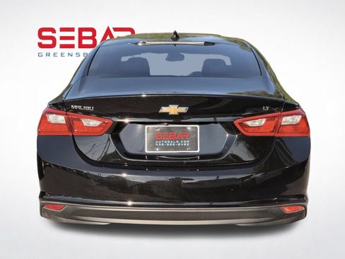 Used 2017 Chevrolet Malibu LT w/ Leather Package FWD image 7