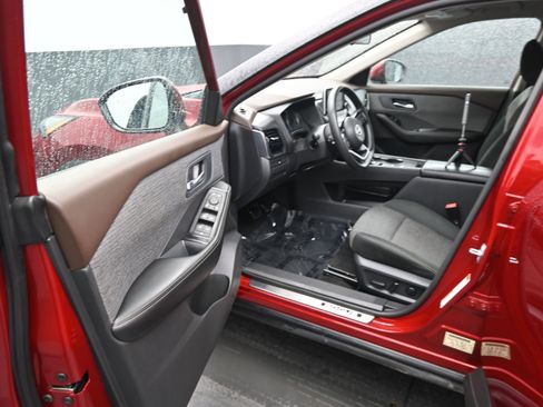 Used 2023 Nissan Rogue SV FWD image 12