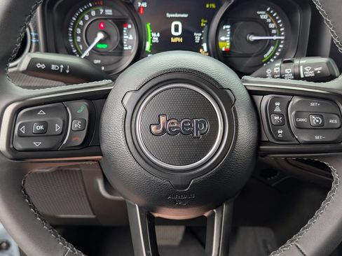 Used 2025 Jeep Wrangler Unlimited Rubicon 4xe AWD/4WD image 21