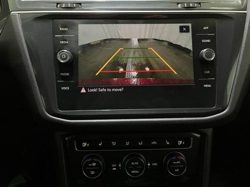 Used 2021 Volkswagen Tiguan SE AWD/4WD image 19