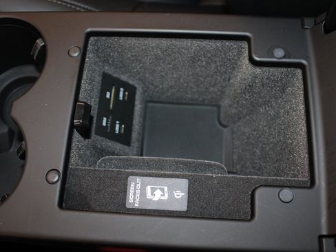 Used 2024 Porsche Macan w/ Premium Plus Package image 33