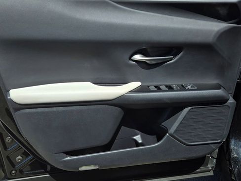 Used 2022 Lexus UX 200 w/ Accessory Package (Z2) image 10