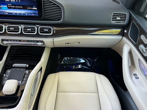 Certified 2025 Mercedes-Benz GLE 450e 4MATIC image 32