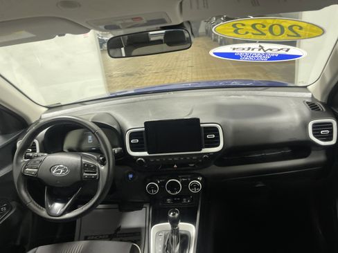 Used 2023 Hyundai Venue Limited image 23