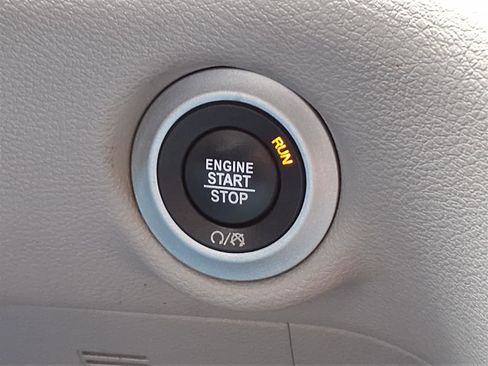 Used 2019 Chrysler Pacifica LX FWD image 15