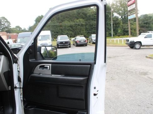 Used 2016 Ford Expedition XLT image 21