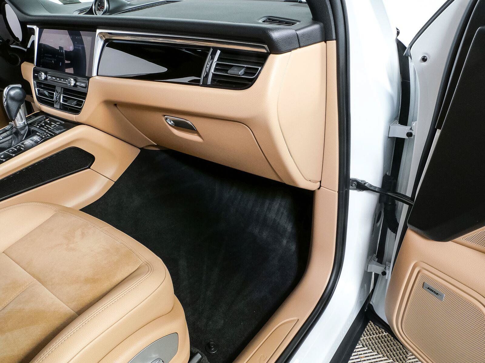 Certified 2021 Porsche Macan AWD/4WD image 27
