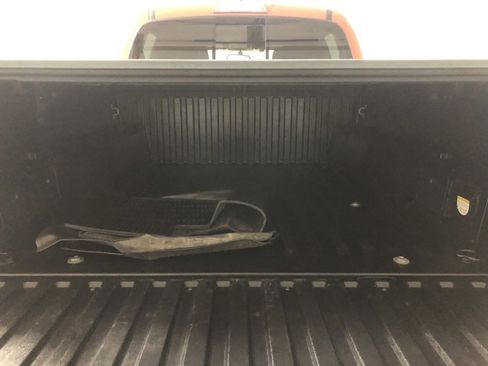 Used 2017 Toyota Tacoma TRD Sport w/ Tow Package (A/T) image 8