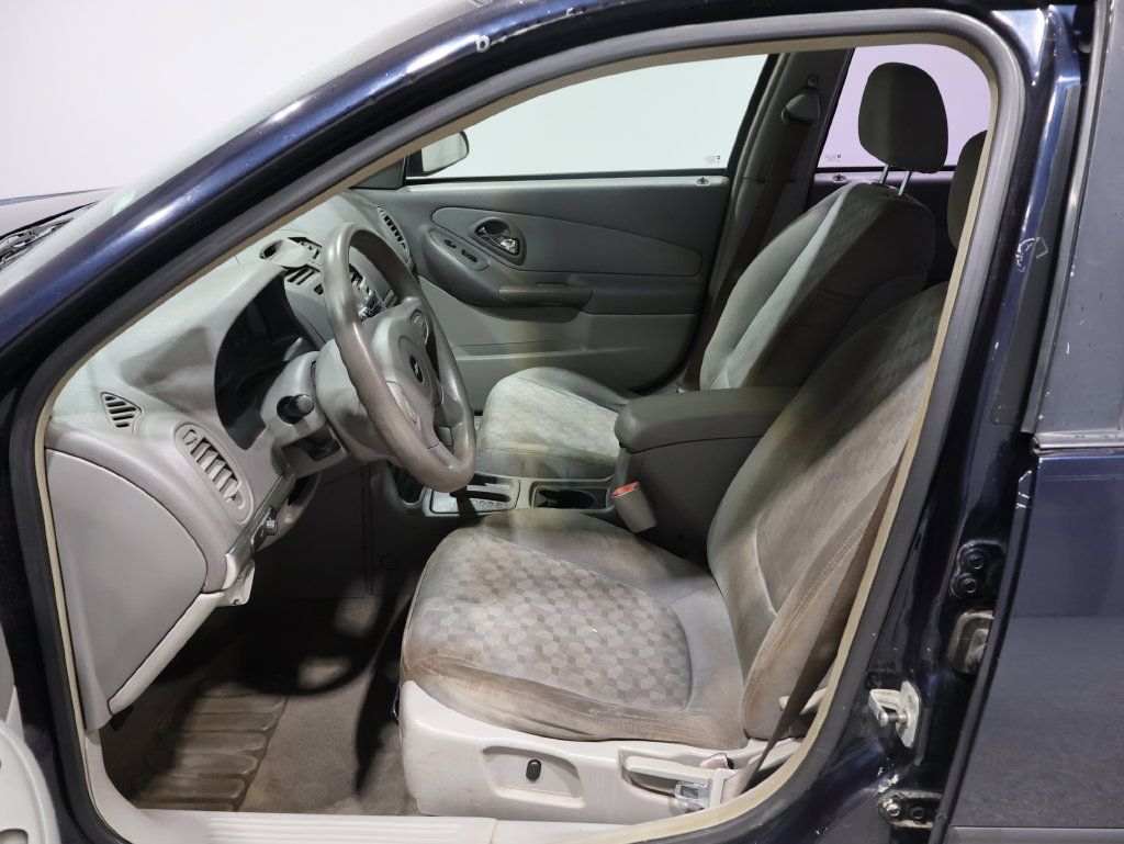 Used 2005 Chevrolet Malibu V6 w/ Preferred Equipment Group FWD image 4