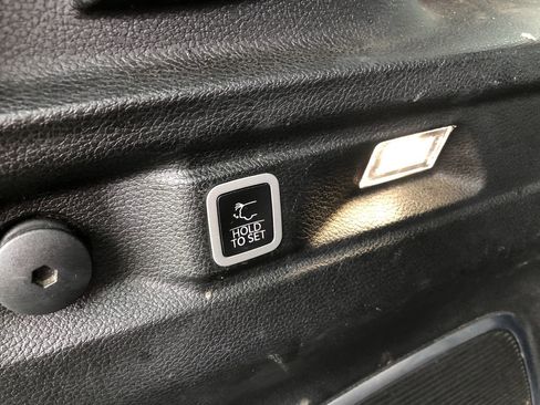 Used 2023 Jeep Grand Cherokee L Limited image 18