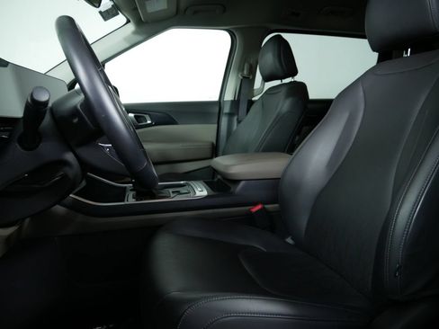 Used 2026 Kia Carnival FWD image 17