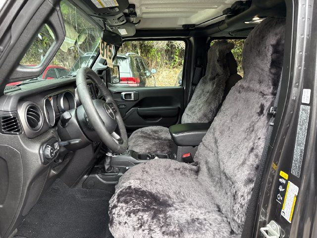 Used 2023 Jeep Gladiator Sport AWD/4WD image 14