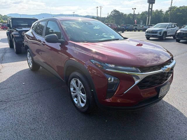 Used 2025 Chevrolet Trax LS FWD image 2