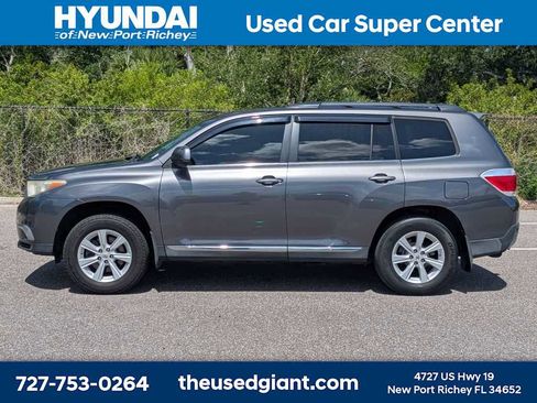 Used 2012 Toyota Highlander 4WD w/ Tech Pkg image 2