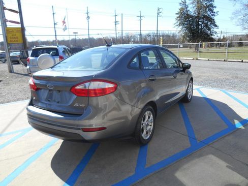 Used 2014 Ford Fiesta SE image 3