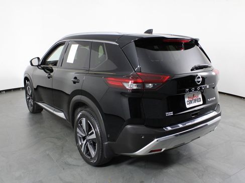 Used 2023 Nissan Rogue Platinum image 4