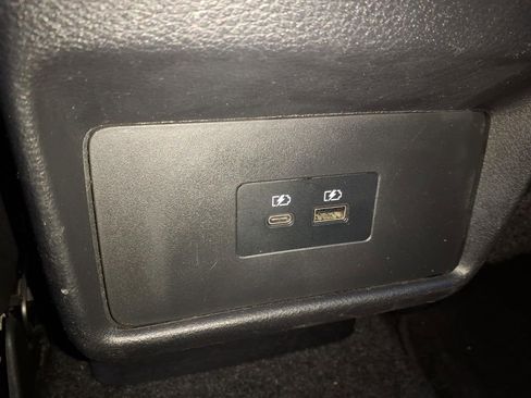 Used 2023 Nissan Rogue SV image 9