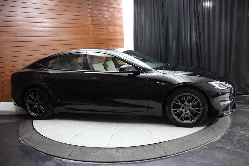 Used 2022 Tesla Model S AWD/4WD image 13