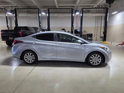 Used 2016 Hyundai Elantra SE w/ Option Group 02 FWD image 8