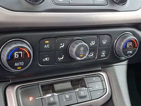 Used 2023 GMC Acadia AT4 w/ Technology Package image 18