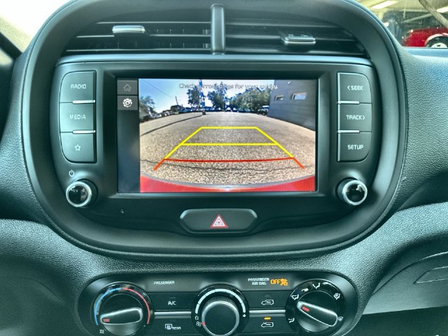 Used 2023 Kia Soul LX w/ LX Technology Package FWD image 31