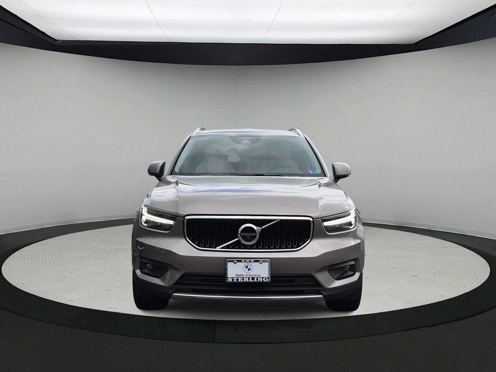 Used 2022 Volvo XC40 T5 Momentum w/ Premium Package AWD/4WD image 3