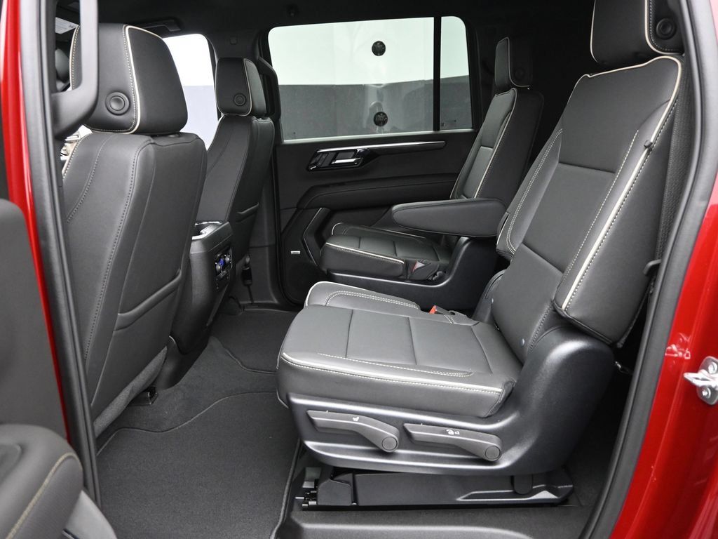 Used 2025 Chevrolet Suburban Premier AWD/4WD image 19