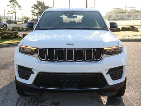 New 2025 Jeep Grand Cherokee Laredo w/ Luxury Tech Group I image 3