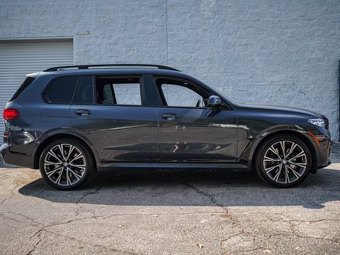 Used 2022 BMW X7 M50i image 17