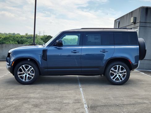 New 2025 Land Rover Defender 110 S image 6